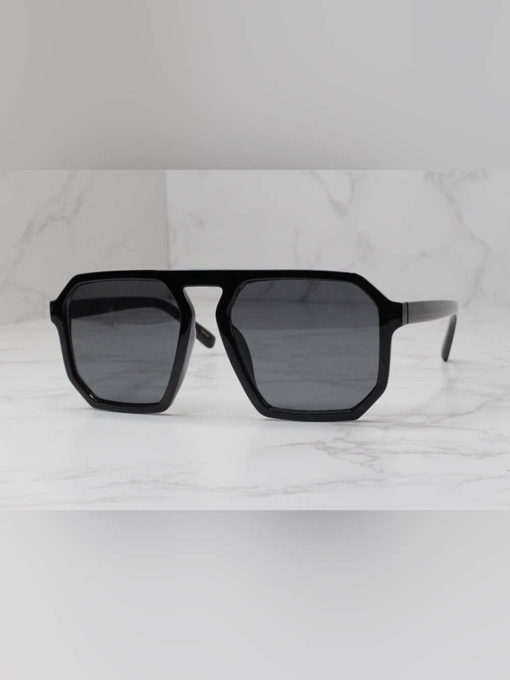 Men's Black Angular Frame Sunglasses - Modern UV Shield